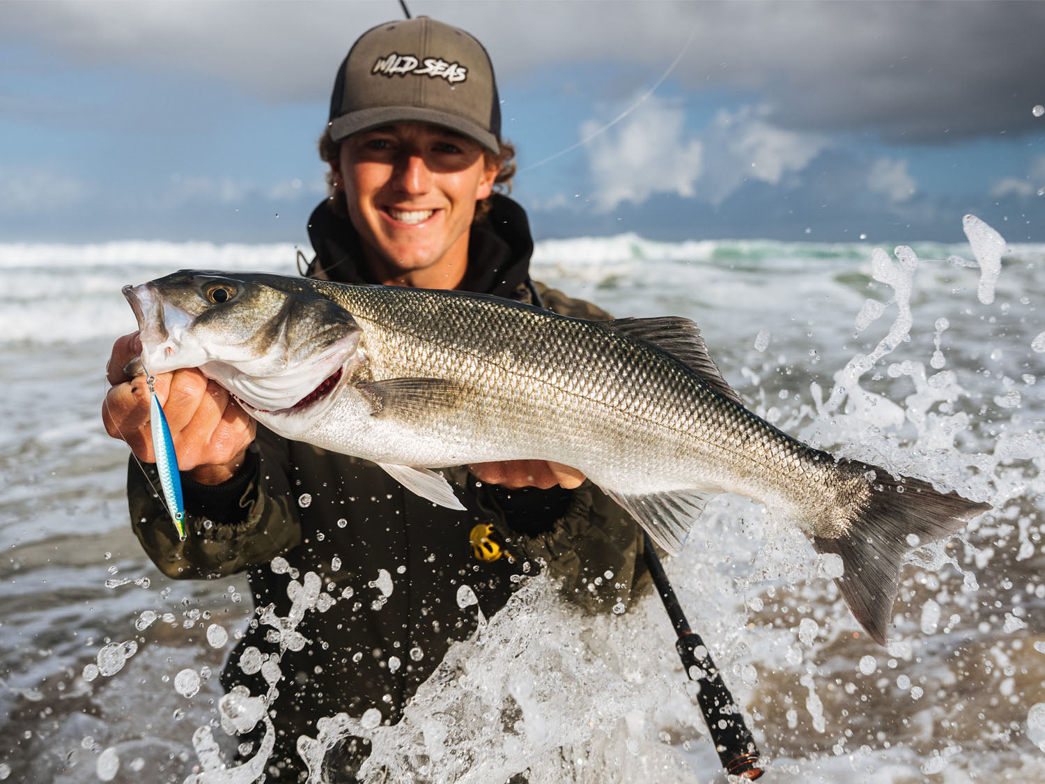 Fishing for Bass in Surf with a jig - Slayer Cast by Fish Nugz