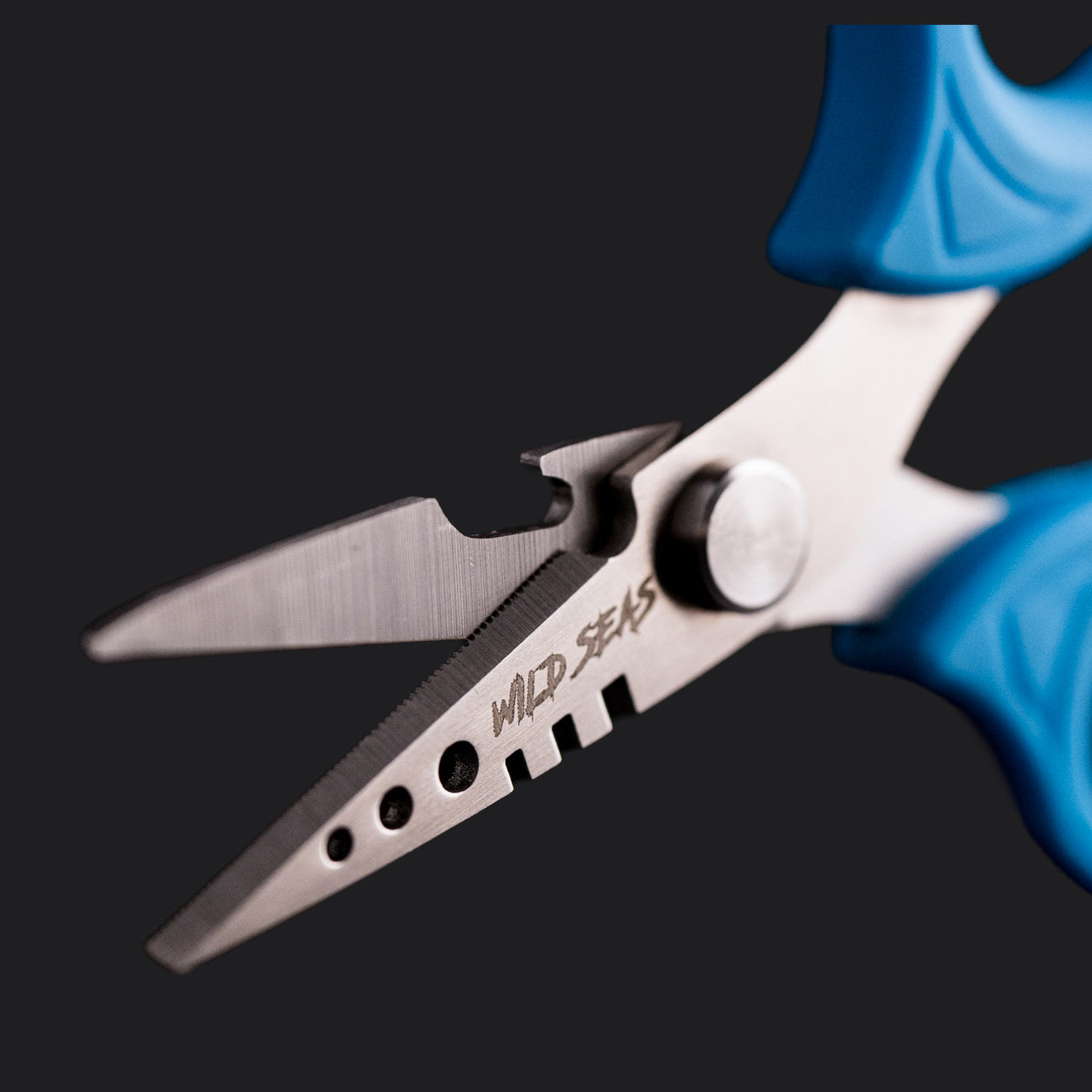 Blade features on the Wild Seas Braid Scissors